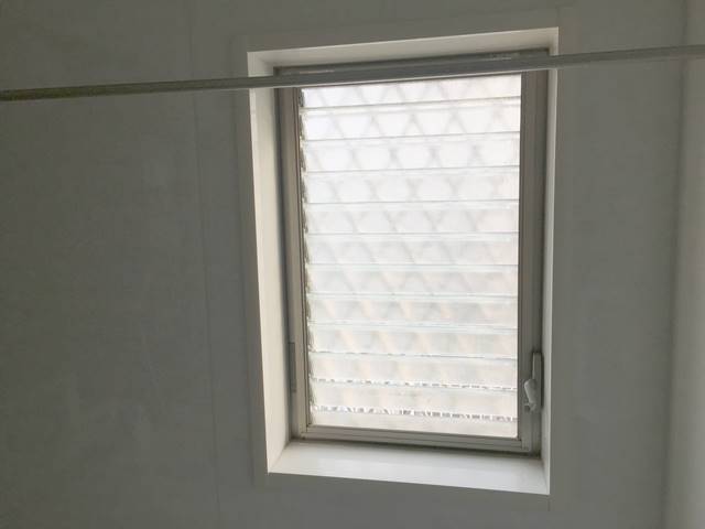 お風呂場の窓の防犯でやるべき対策を窓の種類別にご紹介します 家の防犯対策をパパママ目線で考えるブログ